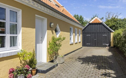Faik - 1.4Km from the Sea: Hvid, Font, Nummer