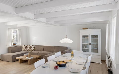 Faik - 1.4Km from the Sea: Hjem, Tag, Hus, Dør, Sommerhus, Skygge, Have, Bunddække, Veranda, Gård