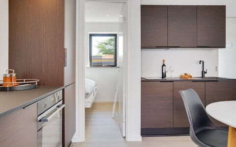 Henritte - 200M from the Sea: Indretning, Countertop, Køkken, Træ, Møbel, Gulvbelægning, Cabinetry, Etage, Køkken Apparat, Værelse