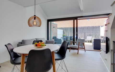 Henritte - 200M from the Sea: Hvid, Font, Nummer