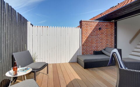 Henritte - 200M from the Sea: Hvid, Font, Nummer