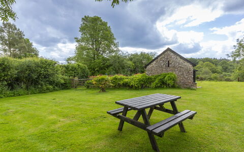 Buttermilk Cottage: Hvid, Font, Nummer