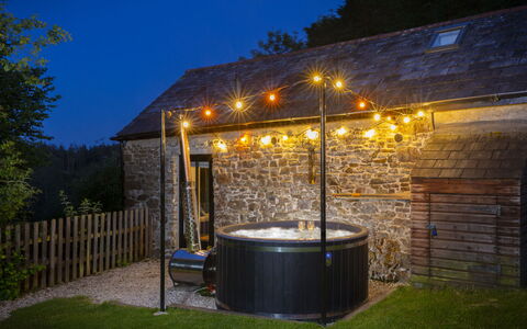 Buttermilk Cottage: Hvid, Font, Nummer