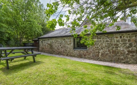 Stables Cottage: Hvid, Font, Nummer