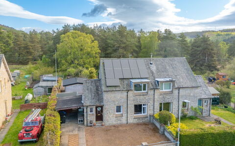 Cannich Cottage: Træ, Hus, Hjem, Busk, Sommerhus, Estate, Skov, Lærk, Woodland