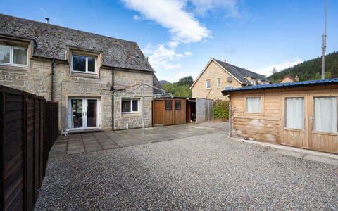 Cannich Cottage: Hvid, Font, Nummer