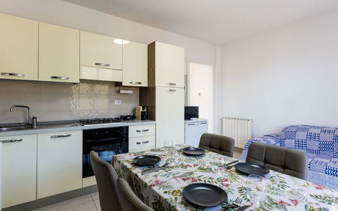 Alessandro: Indretning, Gulvbelægning, Etage, Værelse, Møbel, Loft, Lejlighed, Cabinetry, Stol, Større Bandage