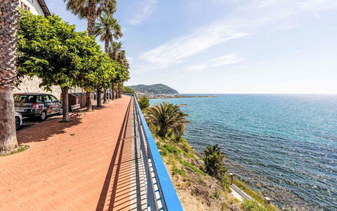 Villa Cristina: Himmel, Blå, Vand, Krop Af Vand, Kyst, Horisont, Coastal Og Oceaniske Landskabsformer, Hav, Sommer, Strand