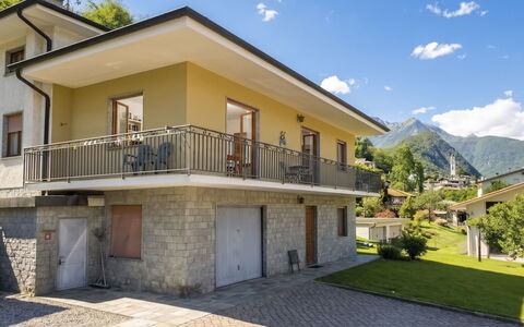 Family Home: Hvid, Font, Nummer