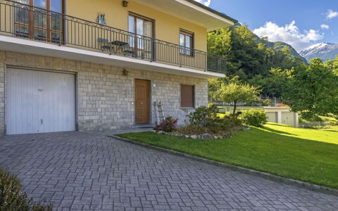 Family Home: Hvid, Font, Nummer
