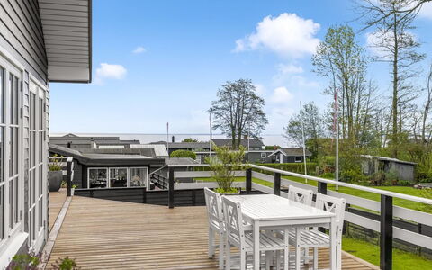 Marlien - 65M from the Sea: Hvid, Hældning, Kort