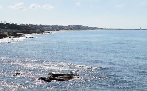 A Casa di Chica: Himmel, Blå, Vandressourcer, Vand, Krop Af Vand, Horisont, Kyst, Rots, Coastal Og Oceaniske Landskabsformer, Hav