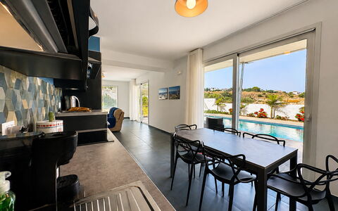 A Casa di Chica: Møbel, Indretning, Gulvbelægning, Køkken, Belysning, Stol, Bord, Køkken & Spisebord, Etage, Countertop