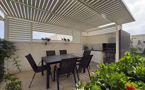 A Casa di Chica: Møbel, Udendørs Møbler, Skygge, Loft, Gårdhave, Udendørs Struktur, Udendørs Bord, Stol, Have, Pergola
