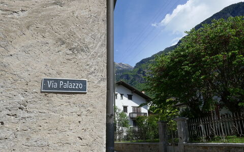 Palazzo Landfogti Studio: Væg, Bjergkæde, Hældning, Alps, Bjerglandsby, Indkørsel, Flise