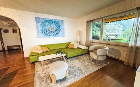 Apt.woka: Møbel, Indretning, Gulvbelægning, Etage, Couch, Træ, Loft, Værelse, Stue, Trægulve