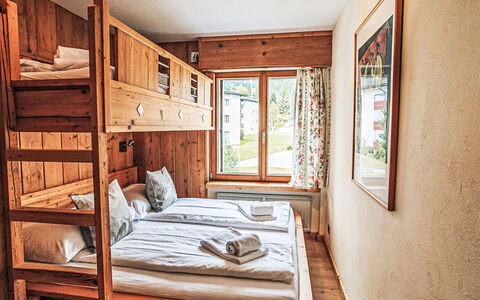 Casa Allgäu: Træ, Indretning, Soveværelse, Møbel, Seng, Gulvbelægning, Etage, Sengetøj, Værelse, Loft