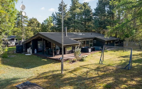 Torkel - 1Km from the Sea: Træ, Hus, Hjem, Tag, Land Lot, Sommerhus, Skygge, Garden Bygninger, Estate, Sidespor