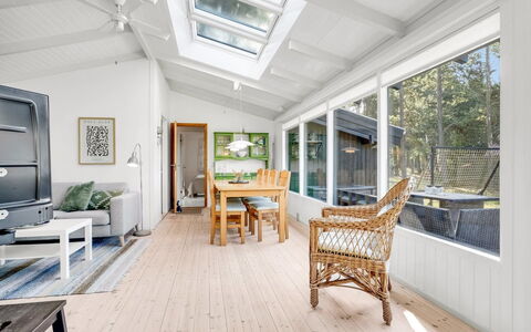 Torkel - 1Km from the Sea: Træ, Gulvbelægning, Indretning, Loft, Møbel, Etage, Trægulve, Hjem, Stue, Couch