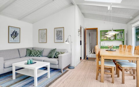 Torkel - 1Km from the Sea: Møbel, Indretning, Gulvbelægning, Træ, Couch, Etage, Loft, Stue, Bord, Hjem