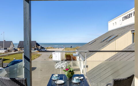 Eilika - 100M from the Sea: Skygge, Altan, Dagslys, Udendørs Møbler, Villa, Dæk, Udvej, Penthouselejlighed