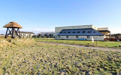 Eilika - 100M from the Sea: Bygning, Hus, Vindue, Hjem, Tag, Boligområde, Busk, Sommerhus, Land Lot