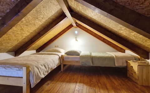Castel Venier: Gulvbelægning, Etage, Træ, Soveværelse, Indretning, Loft, Seng, Møbel, Attic, Værelse