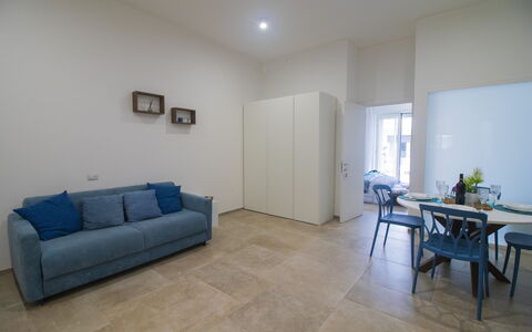 Elementi Luxury Otranto: Gulvbelægning, Etage, Indretning, Træ, Møbel, Loft, Værelse, Belysning, Lejlighed, Stue