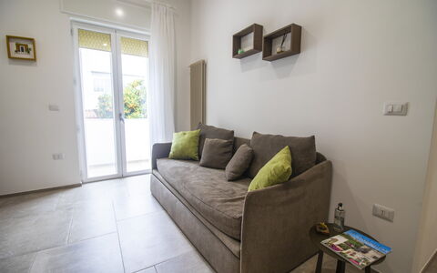 Elementi Luxury Otranto: Møbel, Indretning, Gulvbelægning, Etage, Træ, Couch, Værelse, Stue, Hjem, Belysning