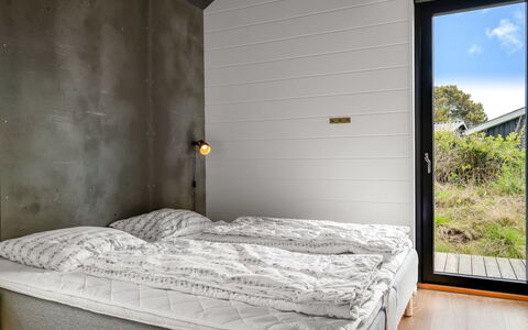 Uschi - 1Km from the Sea: Træ, Soveværelse, Gulvbelægning, Sengetøj, Loft, Etage, Sengetøj, Seng, Bed Frame