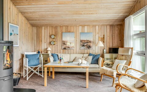 Jürgen - 2.5Km from the Sea: Møbel, Indretning, Gulvbelægning, Etage, Træ, Trægulve, Loft, Stue, Værelse, Stol