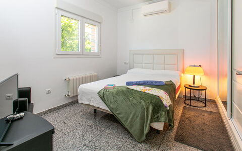 Magdalena: Seng, Indretning, Soveværelse, Møbel, Sengetøj, Sengetøj, Etage, Værelse, Gulvbelægning, Loft