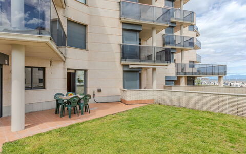 Balco del Port Ii: Møbel, Busk, Have, Udendørs Møbler, Skygge, Udendørs Bord, Stol, Gårdhave, Backyard, Gård
