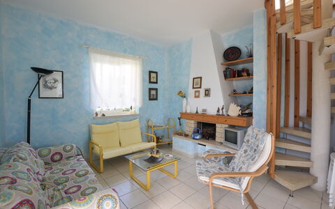 Villa Lina: Møbel, Indretning, Væg, Gulvbelægning, Etage, Træ, Værelse, Loft, Couch, Stue
