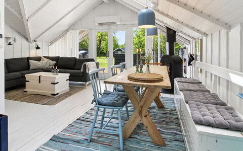 Ilwith - 28Km from the Sea: Møbel, Træ, Gulvbelægning, Indretning, Loft, Trægulve, Etage, Couch, Stue, Bord