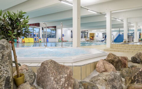 Ilwith - 28Km from the Sea: Kompositmateriale, Loft, Svømmepøl, Hal, Hotel, Fritidscenter, Udvej, Hovedkvarter