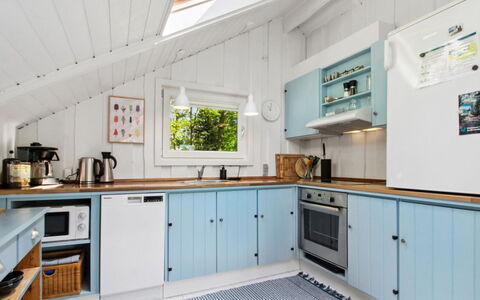 Ilwith - 28Km from the Sea: Køkken, Køkken Apparat, Countertop, Træ, Indretning, Større Bandage, Loft, Cabinetry, Møbel, Gulvbelægning