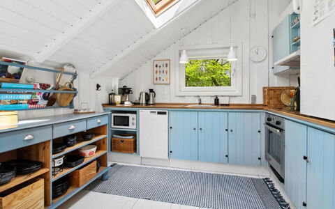 Ilwith - 28Km from the Sea: Køkken, Countertop, Køkken Apparat, Træ, Indretning, Større Bandage, Gulvbelægning, Cabinetry, Møbel, Loft