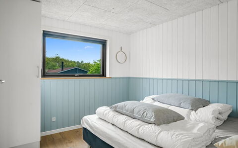 Gerlind - 75M to the Fjord: Soveværelse, Indretning, Loft, Gulvbelægning, Sengetøj, Seng, Sengetøj, Etage, Bed Frame, Værelse