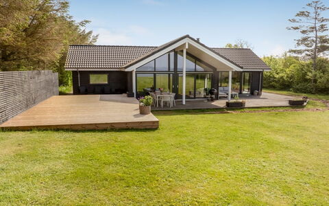 Gerlind - 75M to the Fjord: Tag, Hjem, Sommerhus, Sidespor, Estate, Stuehus, Skygge, Garden Bygninger, Veranda, Landscaping