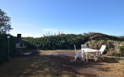 Punta Braccetto Fronte Mare: Busk, Have, Landscaping, Backyard, Udendørs Møbler