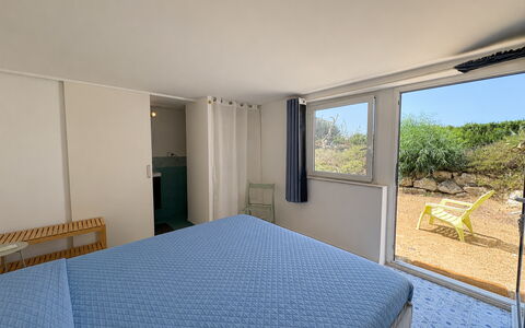 Punta Braccetto Fronte Mare: Soveværelse, Seng, Skygge, Sengetøj, Bejdse, Bed Frame, Sengetøj, Sengetøj, Hotel