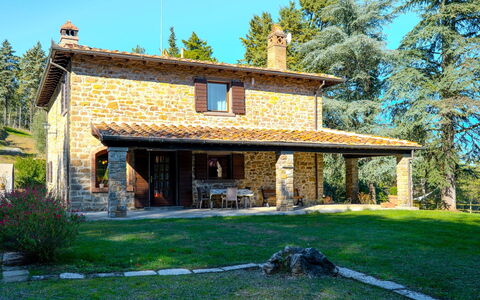 Villa la Guardiola: Hus, Hjem, Sommerhus, Tag, Stuehus, Estate, Have, Landscaping, Lawn