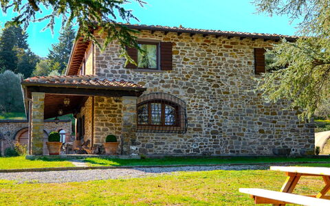 Villa la Guardiola: Sommerhus, Stuehus, Estate, Have, Lawn, Mursten, Backyard, Hacienda