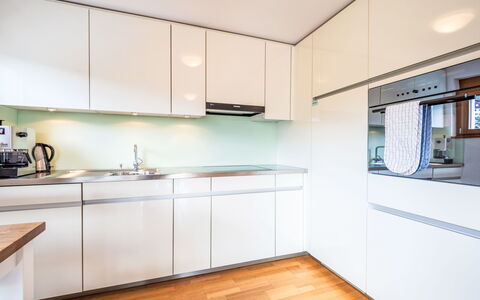 Flims 800: Køkken, Køkken Apparat, Countertop, Indretning, Gulvbelægning, Cabinetry, Større Bandage, Træ, Loft, Etage