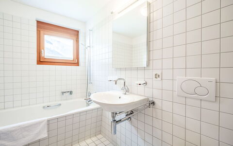 Flims 800: Badeværelse, Sanitærarmatur, Indretning, Gulvbelægning, Etage, Tap, Vvs, Badeværelsesvask, Håndvask, Loft