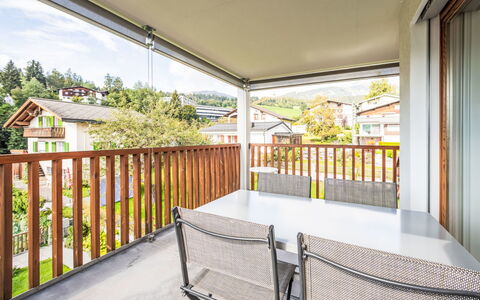 Flims 800: Veranda, Skygge, Eco Hotel, Stol, Altan, Udendørs Møbler, Stueplante, Dæk, Blomsterkrukke, Bejdse