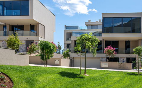 Feriebolig:&nbsp;Petram Deluxe Villa with Rooftop Pool 121.4