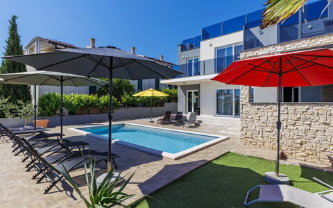 Serenissima: Lejlighed, Altan, Kyst, Hotel, Udvej, Badeby, Ferieby, Bugt, Penthouselejlighed