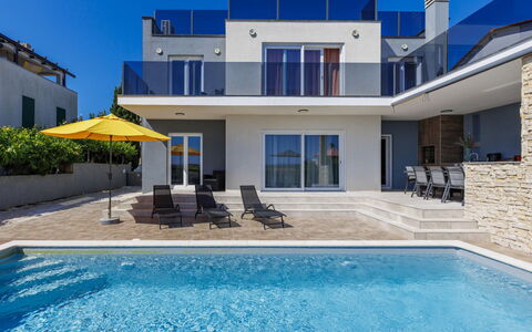 Serenissima: Lejlighed, Altan, Kyst, Hotel, Udvej, Badeby, Ferieby, Bugt, Penthouselejlighed